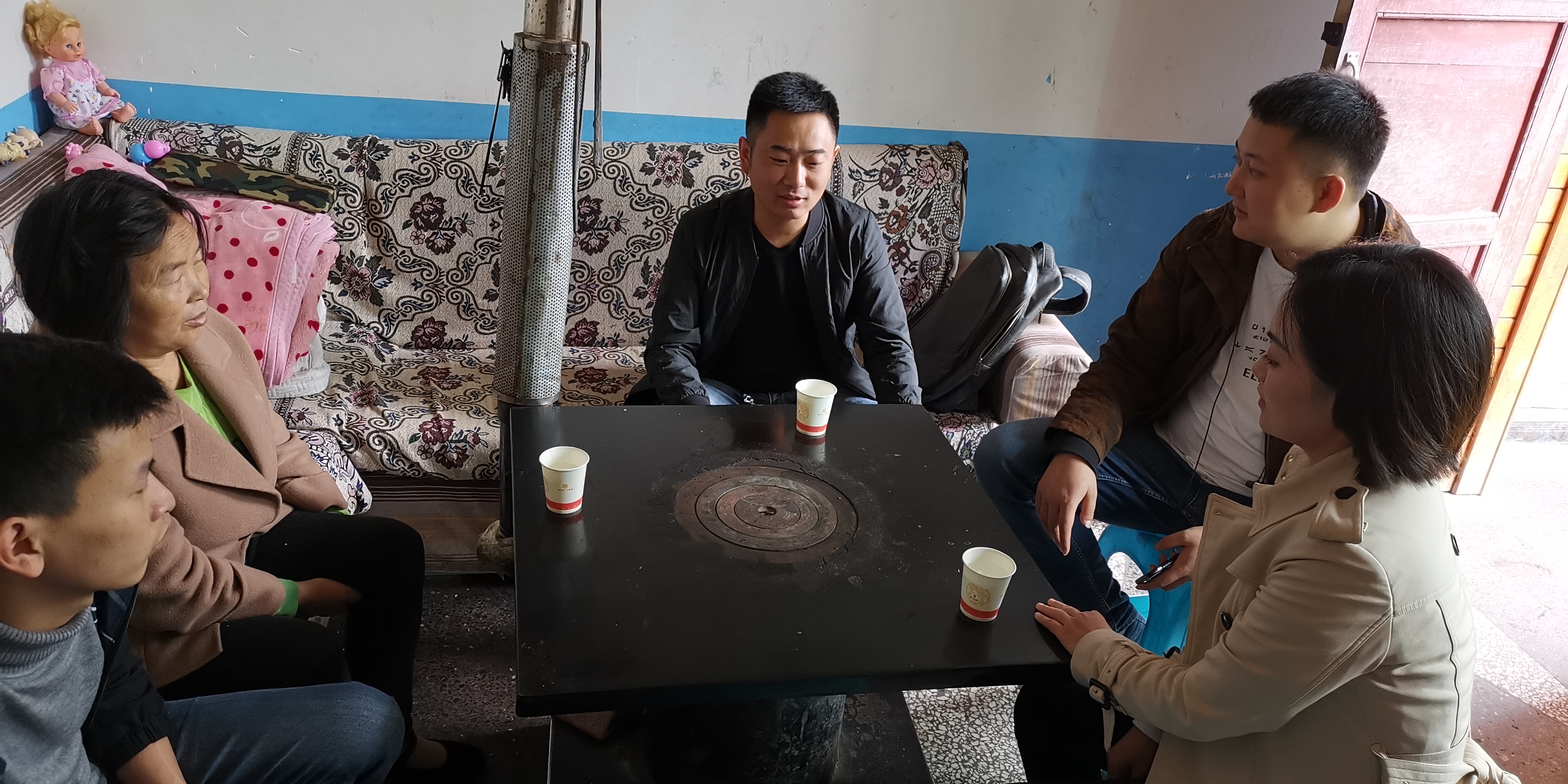 愛心助力 共渡難關——靖灃公司及工會代表赴板橋鎮慰問職工患病家屬